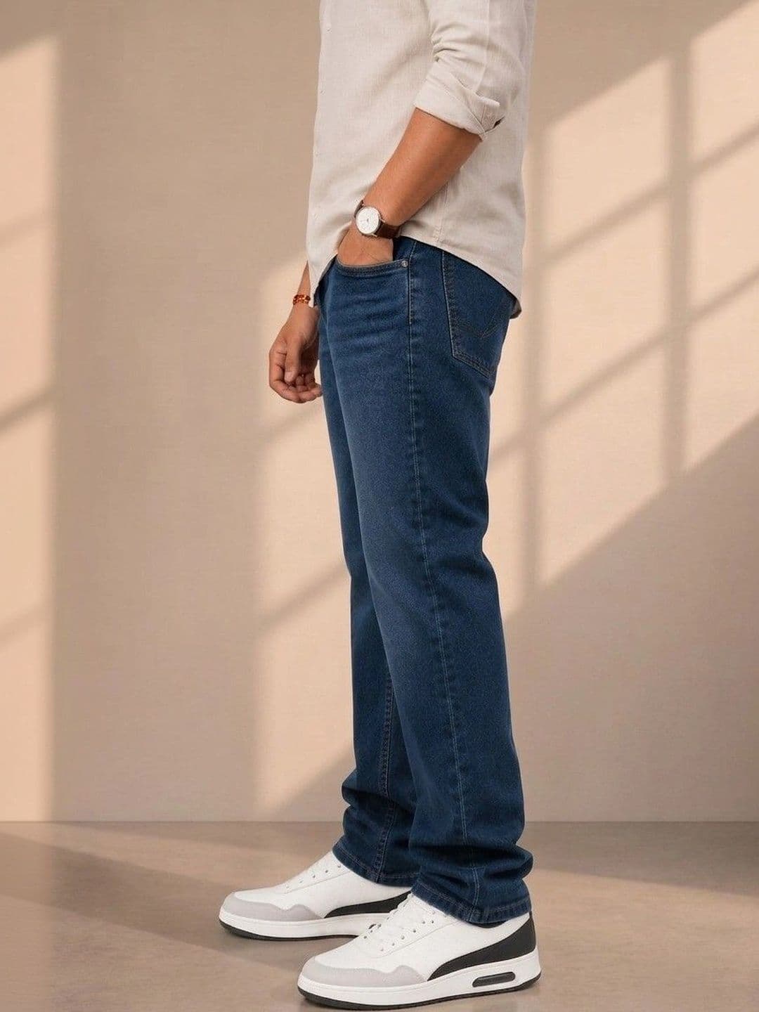 zayla Men Jean Regular Fit Mid-Rise Light Fade Stretchable Jeans thumbnail 3