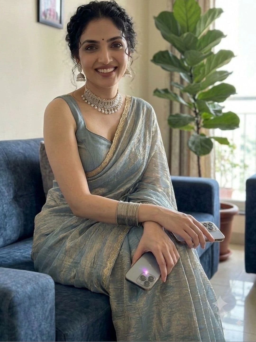 Akshmi Creation  women Zari Supernet Saree thumbnail 2