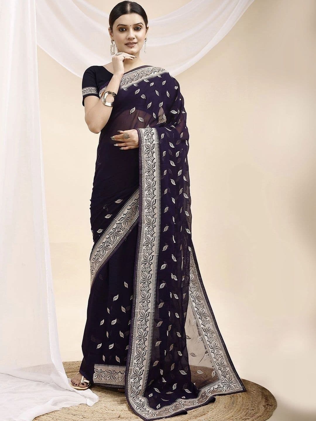 Leelavati Ethnic Motifs Embroidered Pure Georgette Saree thumbnail 3