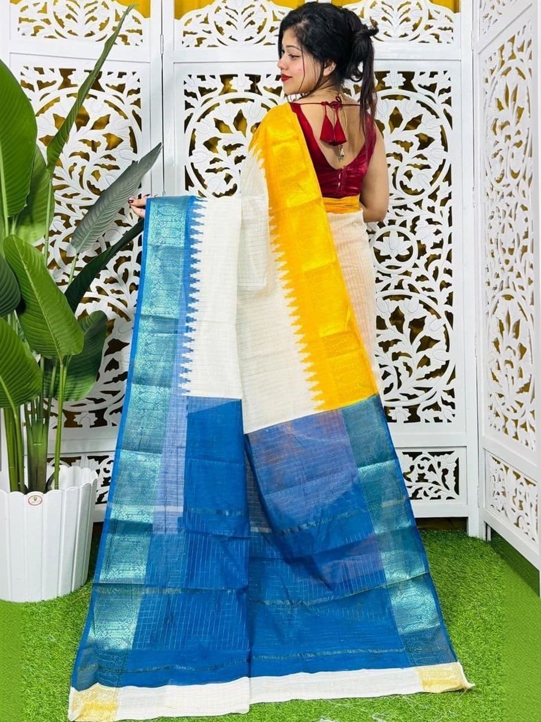 FASHIONIUM Woven Design Pure Cotton Saree thumbnail 3