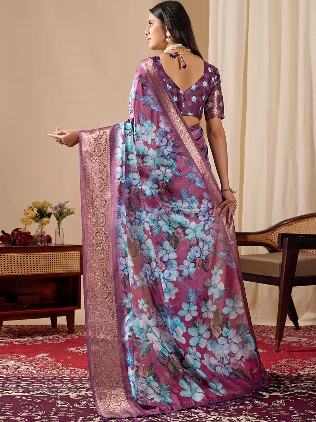 LeeliPeeri Designer Floral Zari Silk Blend Designer Saree thumbnail 6