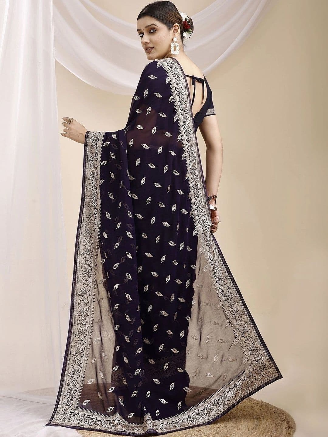 Leelavati Ethnic Motifs Embroidered Pure Georgette Saree thumbnail 6