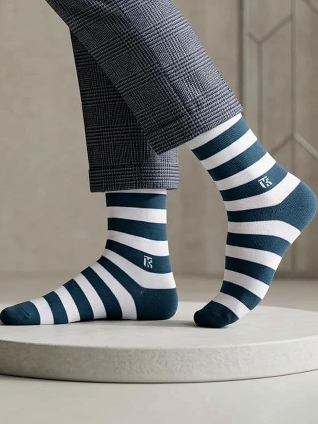 Kikitoes Men Pack of 2 Assorted Patterned Calf Length Socks thumbnail 5