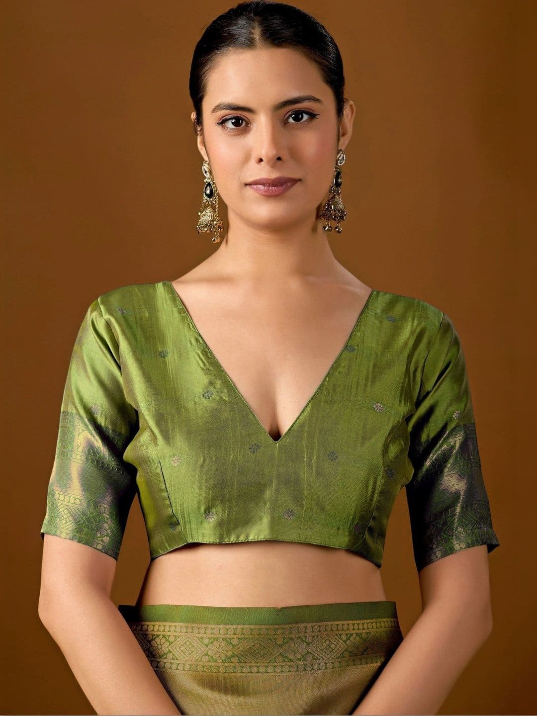 ERIKA Ethnic Motifs Zari Silk Blend Designer Kanjeevaram Saree thumbnail 5