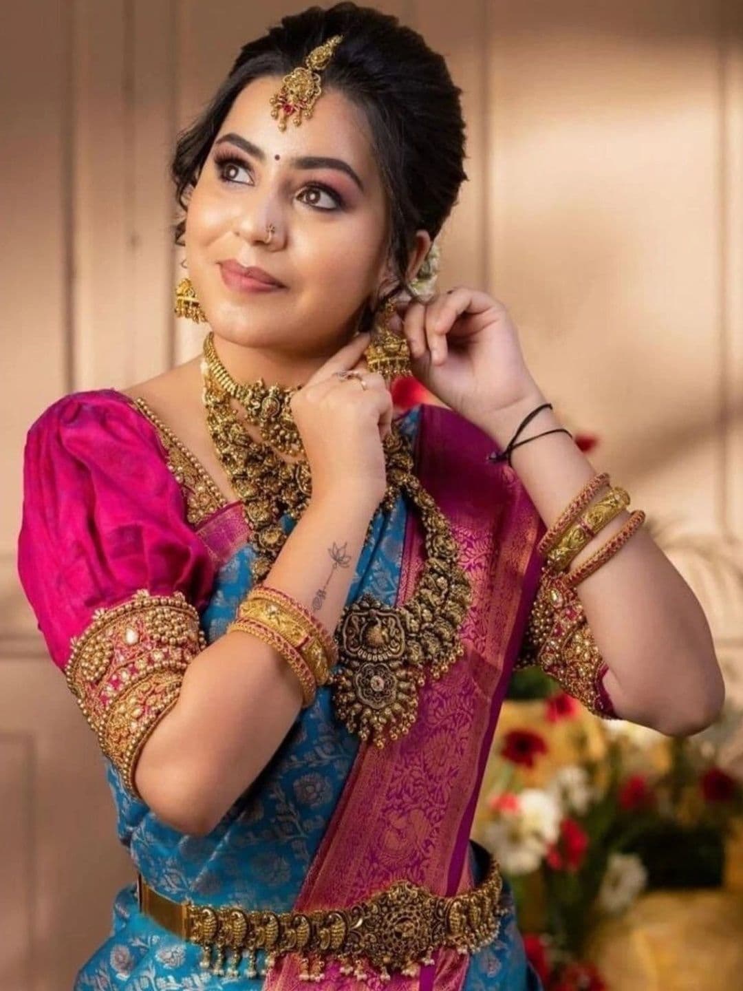 all about you Woven Design Zari Silk Blend Heavy Work Kanjeevaram Saree thumbnail 4