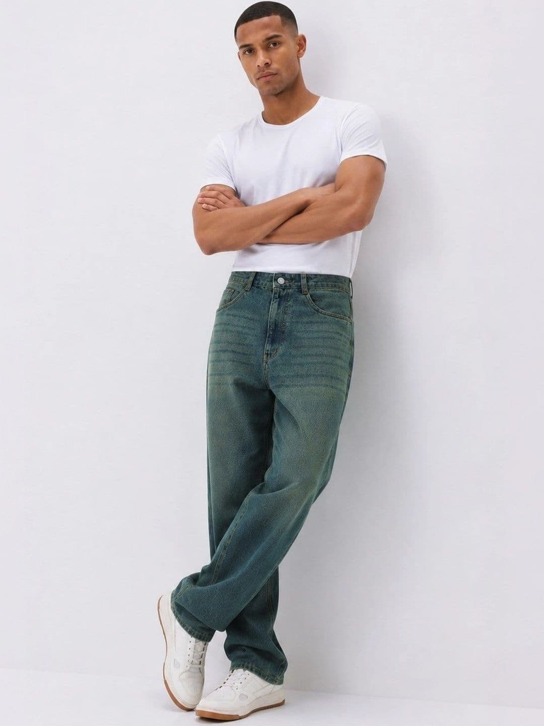 PINKLIT Men Straight Fit Mid-Rise Light Fade Jeans thumbnail 4