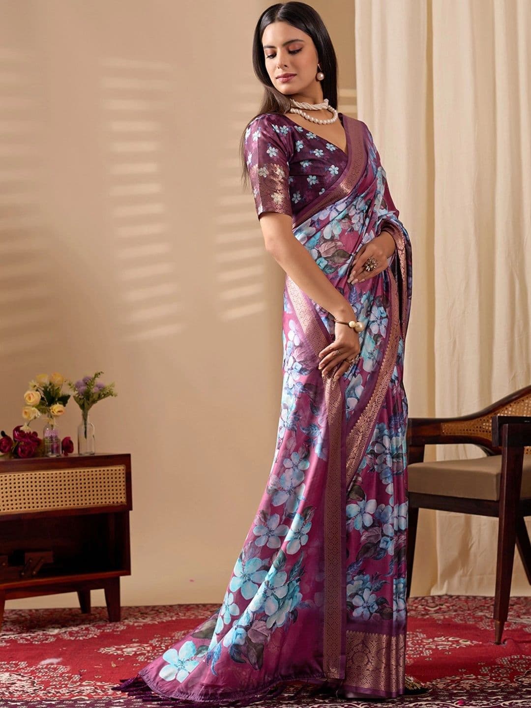 LeeliPeeri Designer Floral Zari Silk Blend Designer Saree thumbnail 4