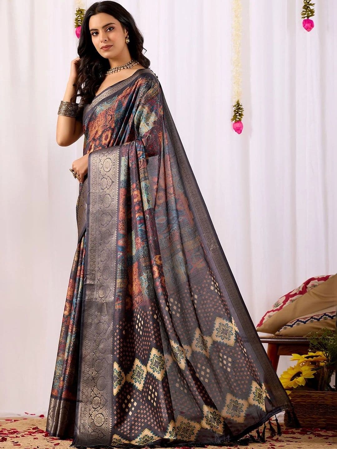 LeeliPeeri Designer Zari Silk Blend Designer Saree thumbnail 4