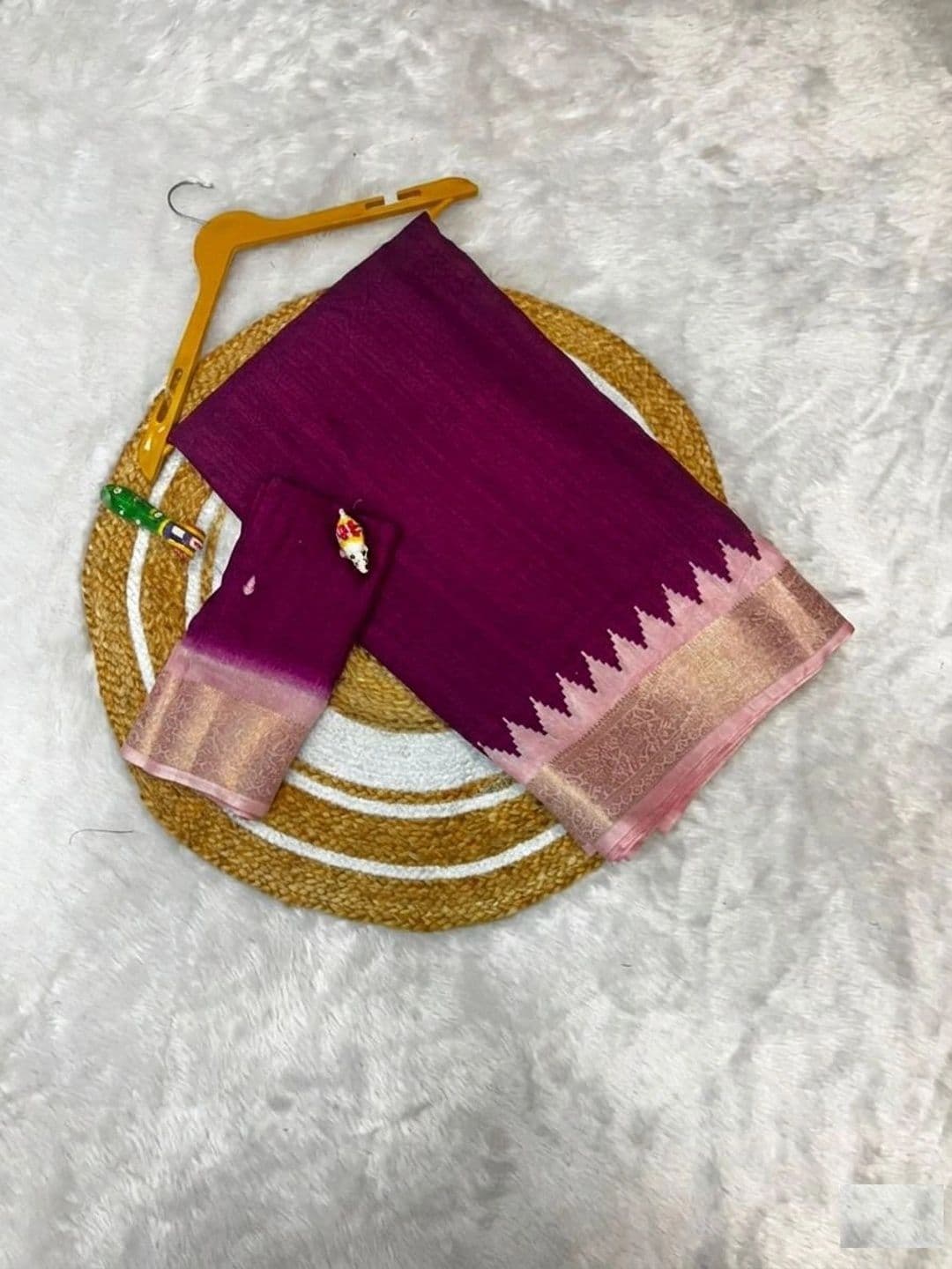 NARIVESH TRENDS Saree thumbnail 2