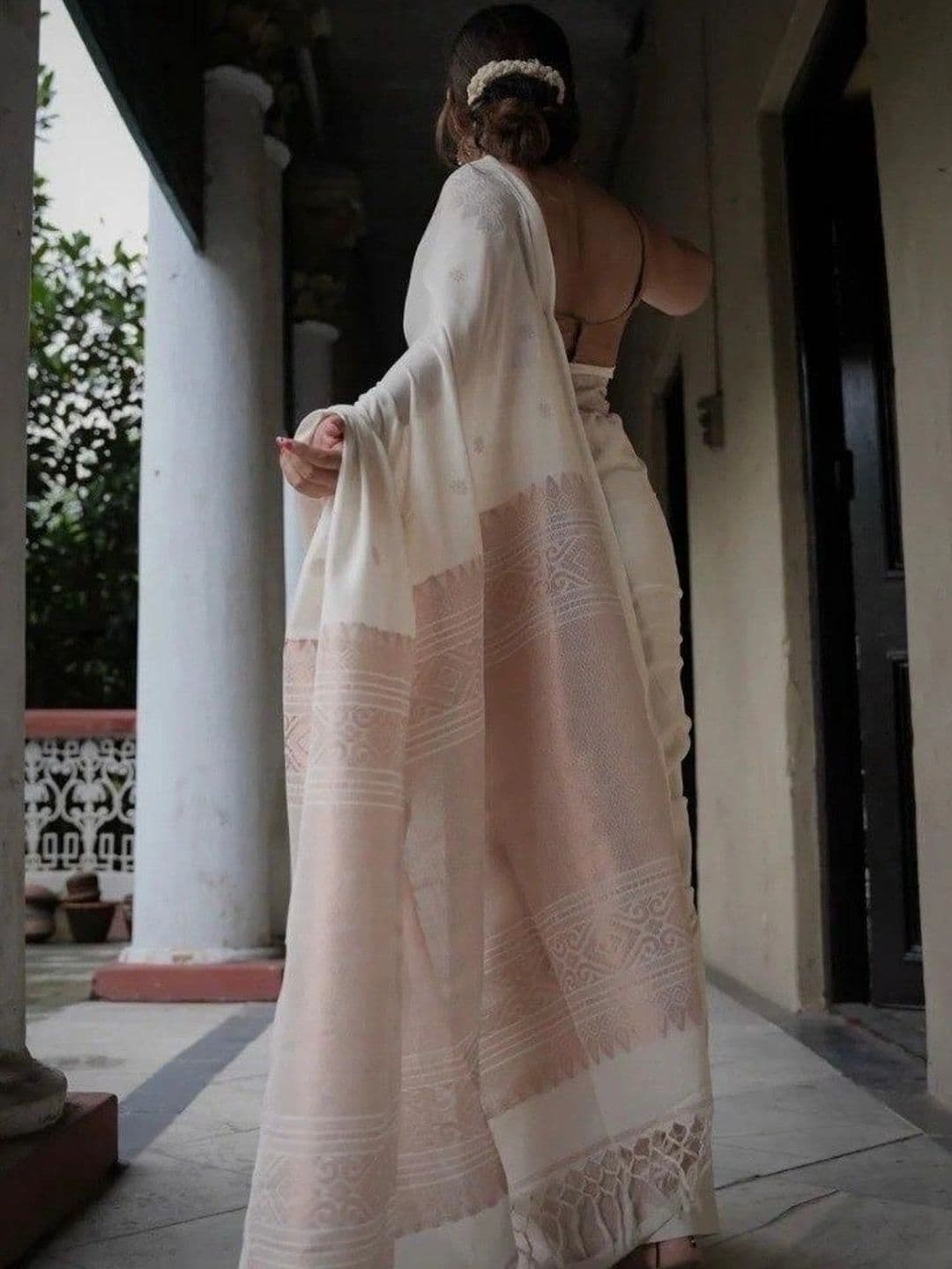 NARIVESH TRENDS Silk Cotton Saree thumbnail 3