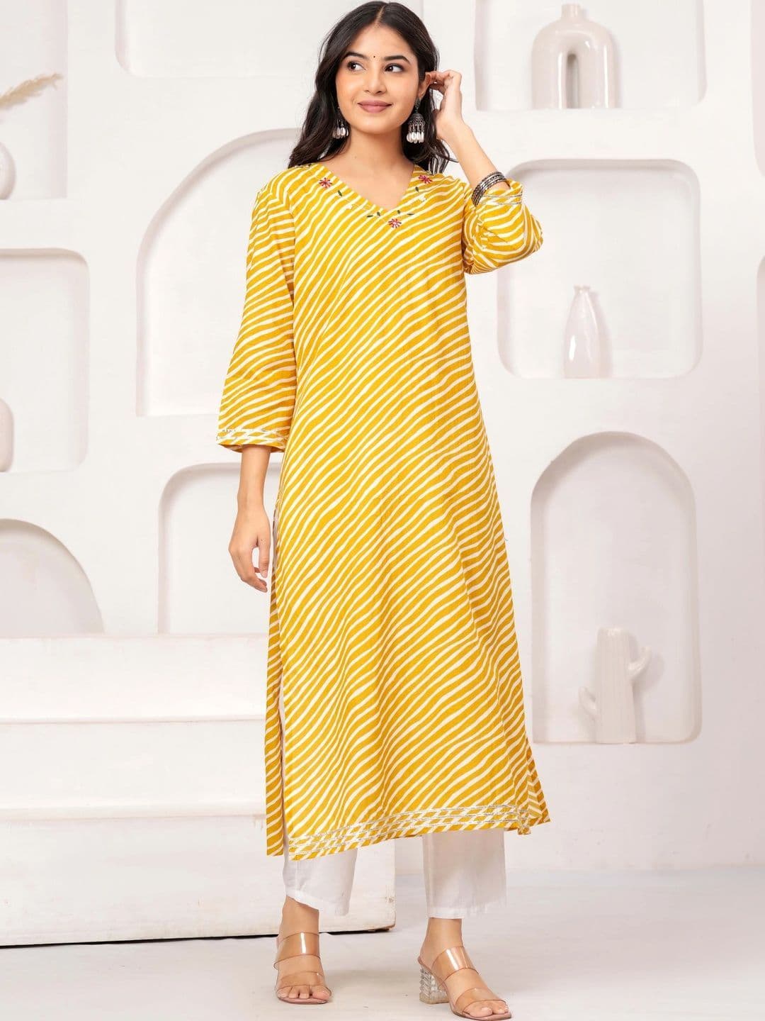 JAIPUR SARAI Women Printed Thread Work Kurta thumbnail 7