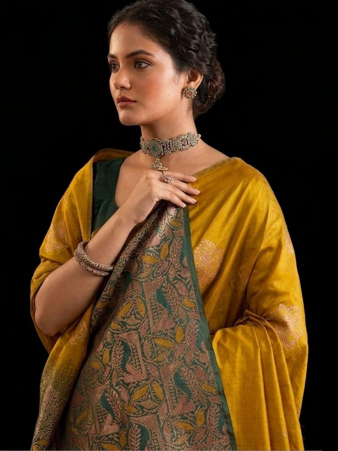 UMANTA Woven Design Zari Silk Blend Banarasi Saree thumbnail 2