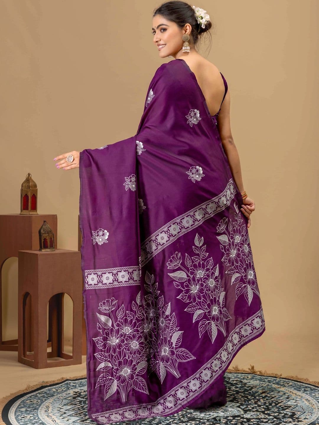 UMANTA Floral Silk Blend Banarasi Saree thumbnail 4