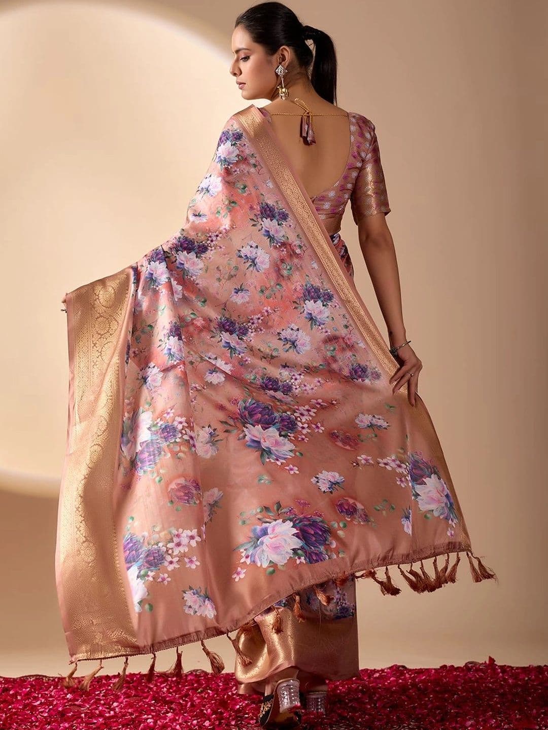 DIVASTRI Floral Zari Silk Blend Designer Saree thumbnail 5