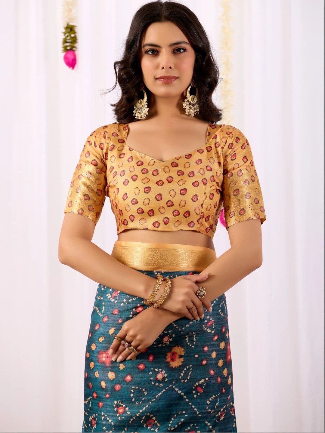 Mitera Floral Zari Silk Blend Designer Saree thumbnail 7