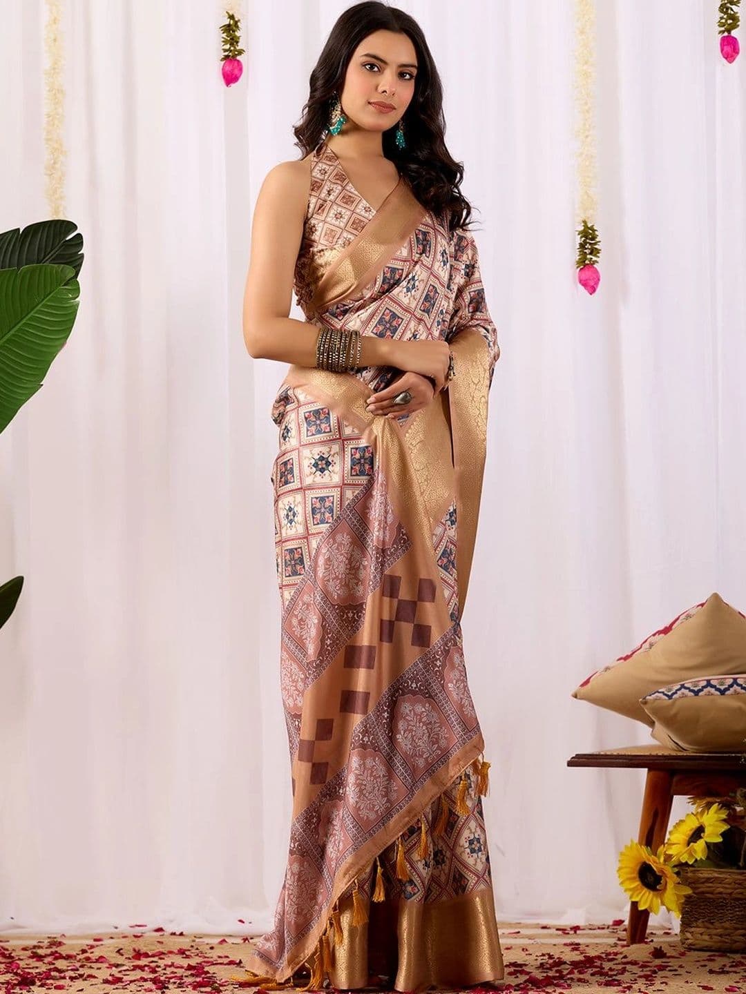 Mitera Zari Silk Blend Designer Saree thumbnail 2