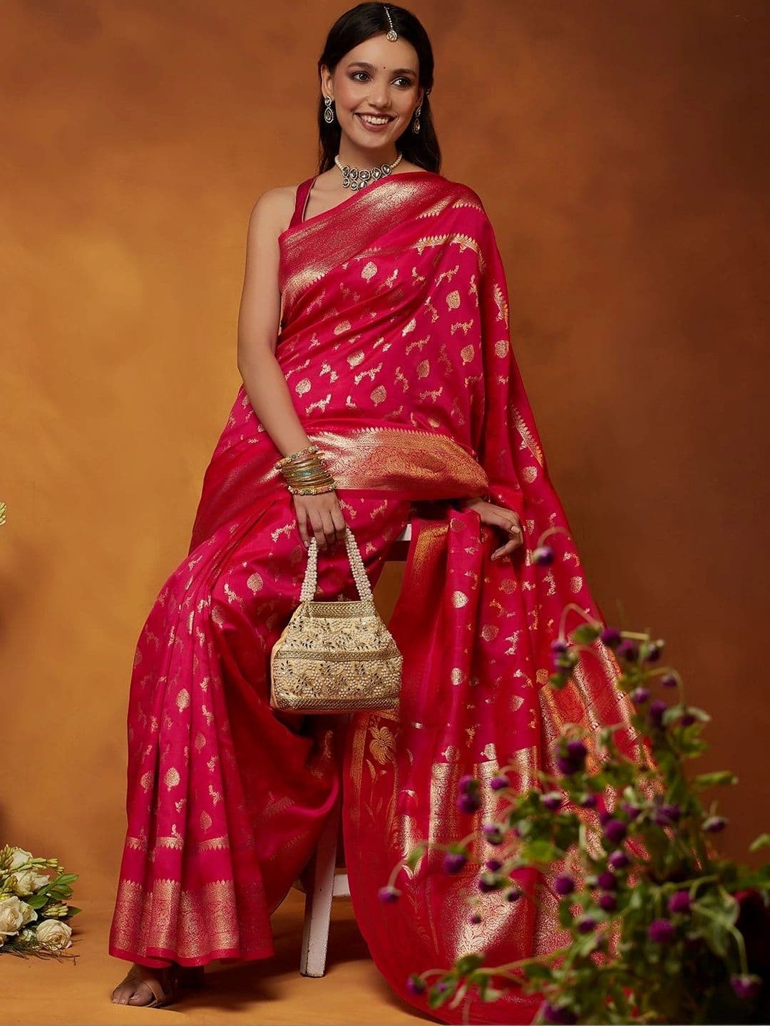 Garden Vareli Woven Design Zari Art Silk Banarasi Saree thumbnail 3