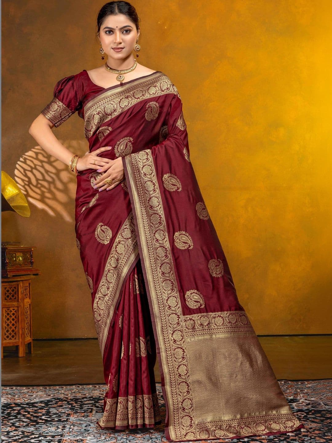 UMANTA Woven Design Zari Silk Blend Banarasi Saree - view 1