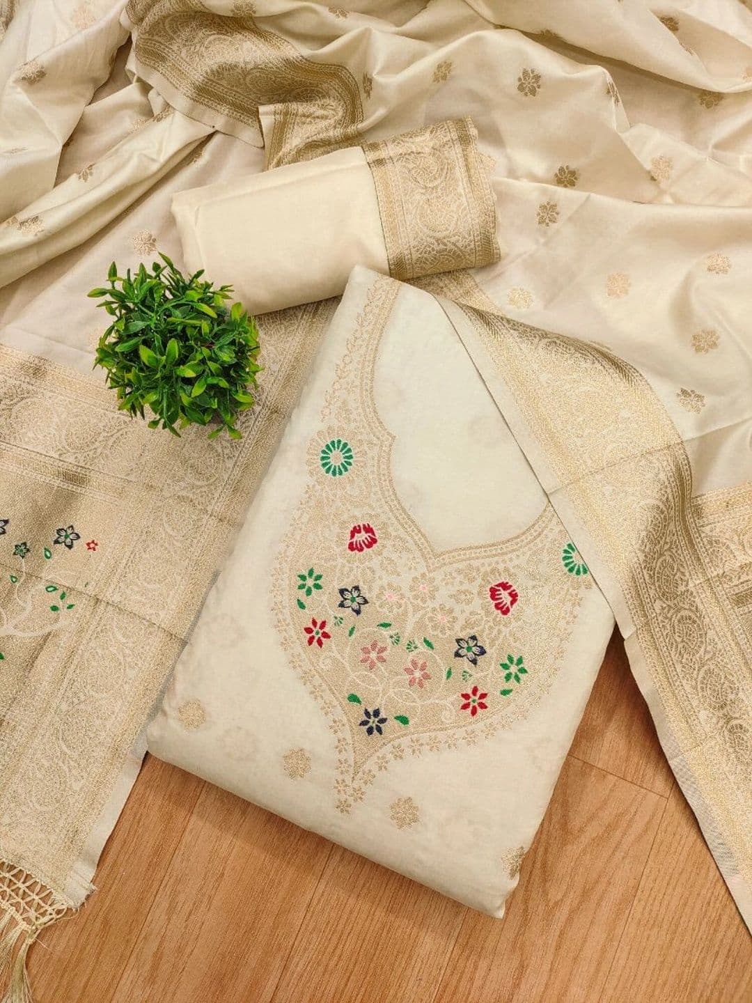 KALINI Pure Silk Unstitched Dress Material thumbnail 3