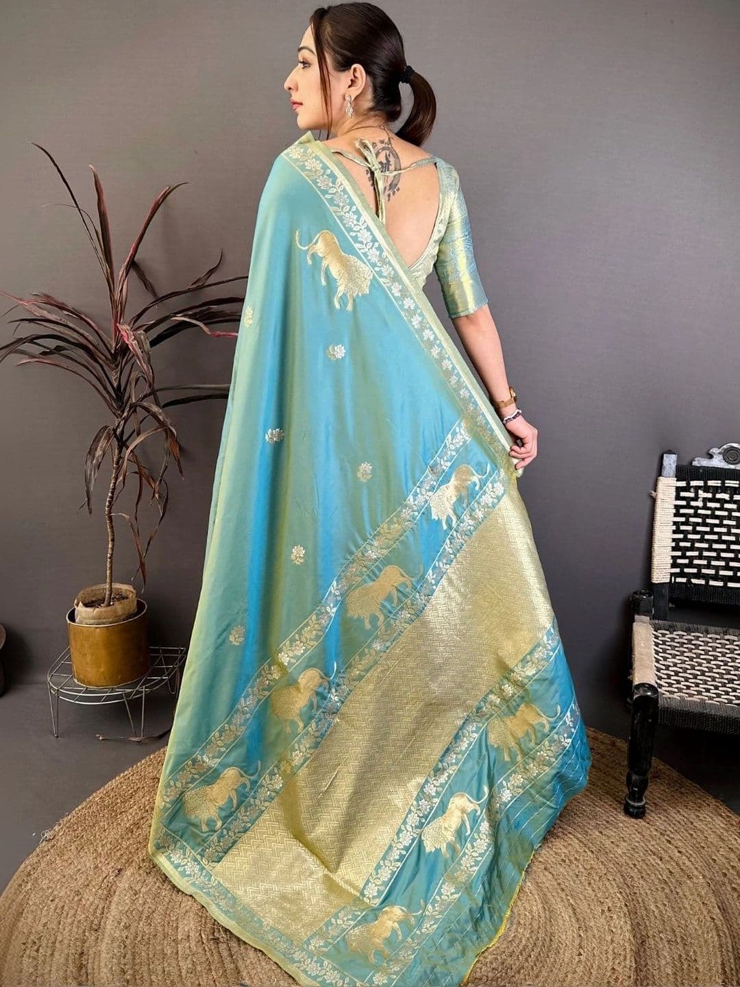 KALINI Floral Woven Design Zari Art Silk Banarasi Saree thumbnail 4