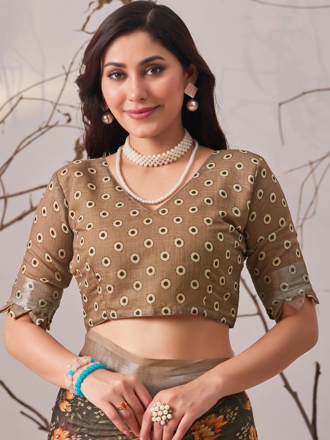 DIVASTRI Floral Linen Blend Designer Saree thumbnail 5