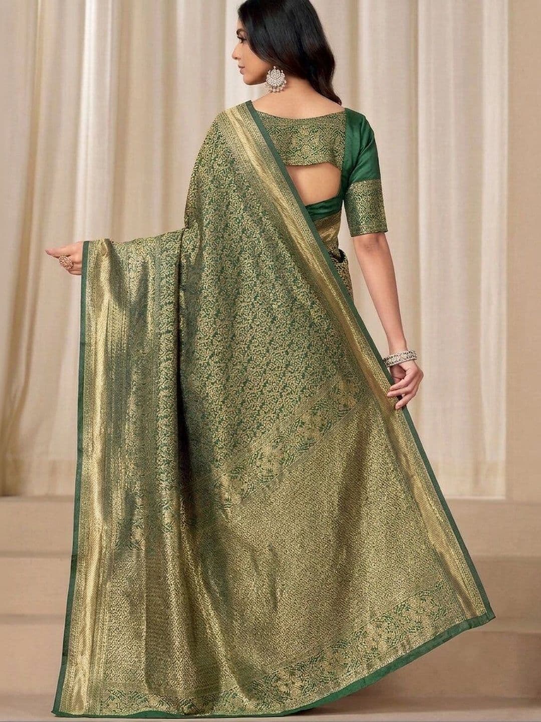 UMANTA Woven Design Zari Silk Blend Banarasi Saree thumbnail 3