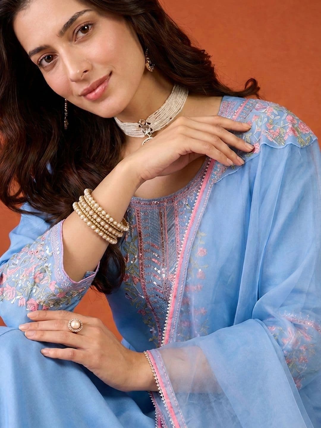 Sangria Women Floral Embroidered Regular Thread Work Kurta with Trousers & With Dupatta thumbnail 3