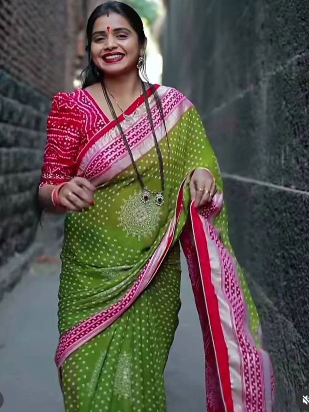 saneria silk Bandhani Pure Georgette Bandhani Saree thumbnail 5