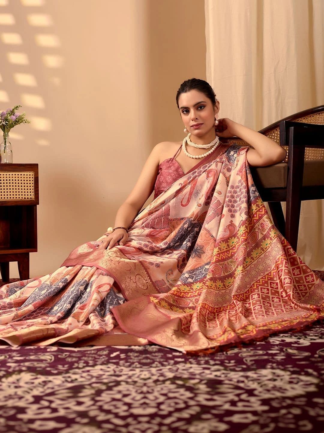 Mitera Zari Silk Blend Designer Saree thumbnail 4
