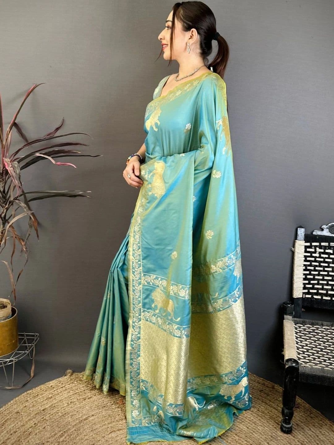KALINI Floral Woven Design Zari Art Silk Banarasi Saree thumbnail 6