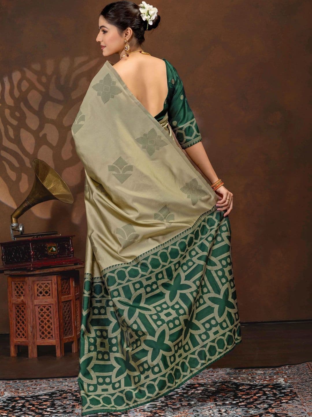 UMANTA Zari Silk Blend Banarasi Saree thumbnail 3