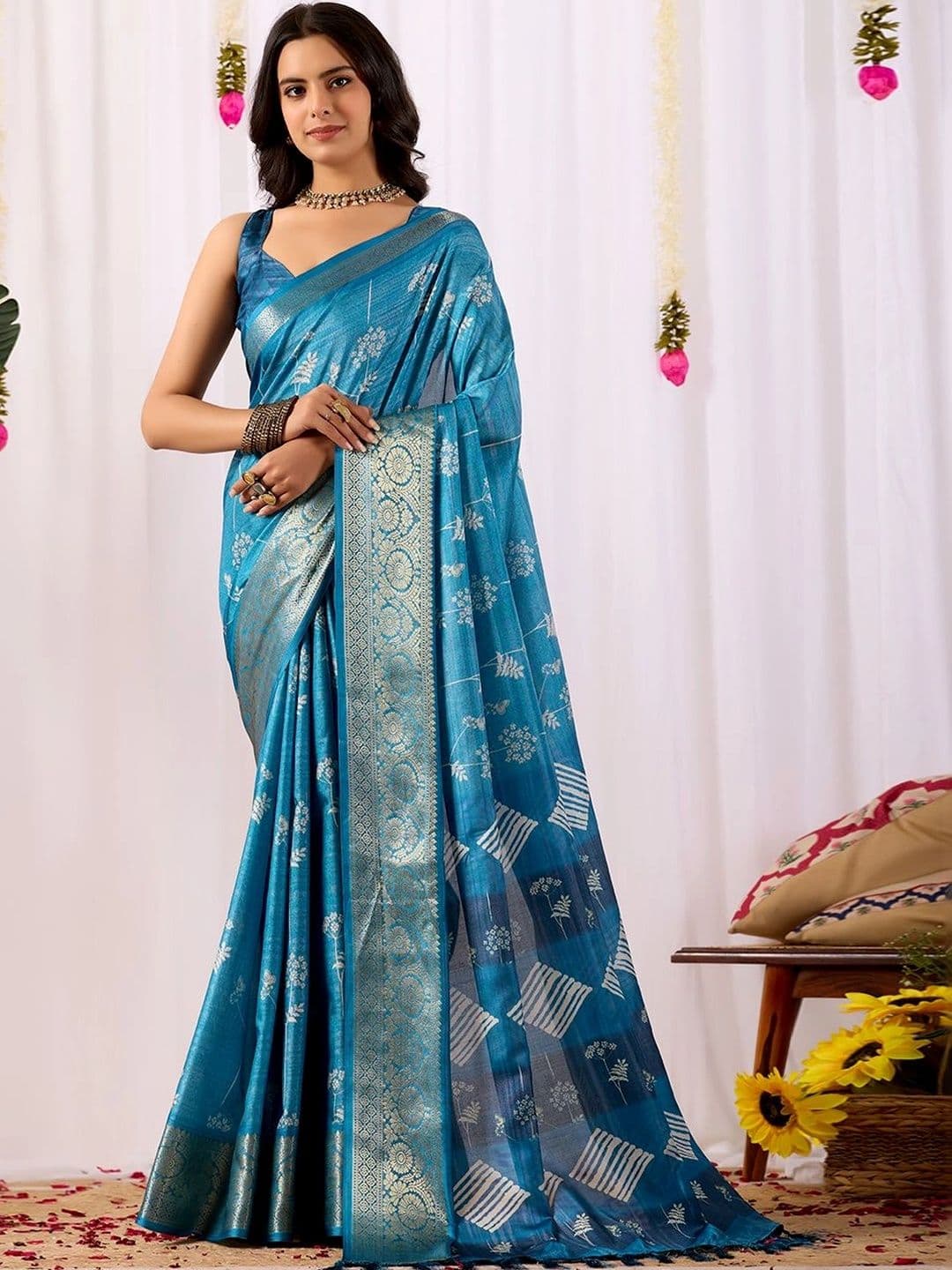 DIVASTRI Floral Zari Silk Blend Designer Saree - view 1