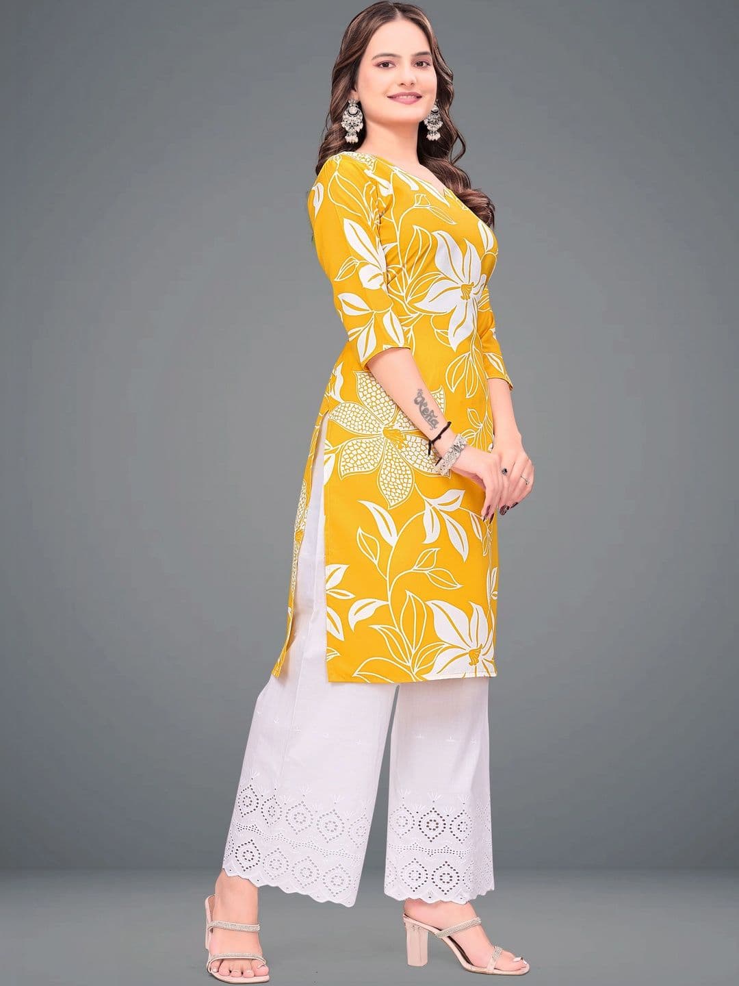 MANDIV FASHION Women Floral Printed Crepe Kurta thumbnail 2