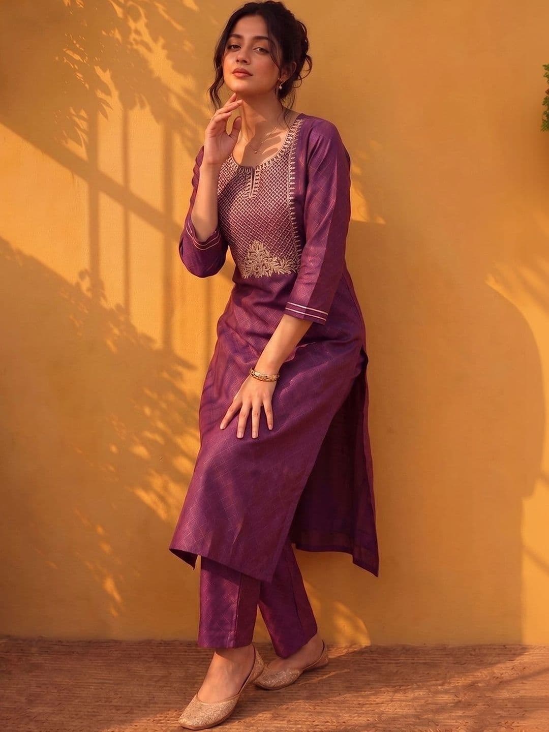 Varanga Women Ethnic Motifs Embroidered Regular Gotta Patti Kurta with Trousers & With Dupatta thumbnail 2