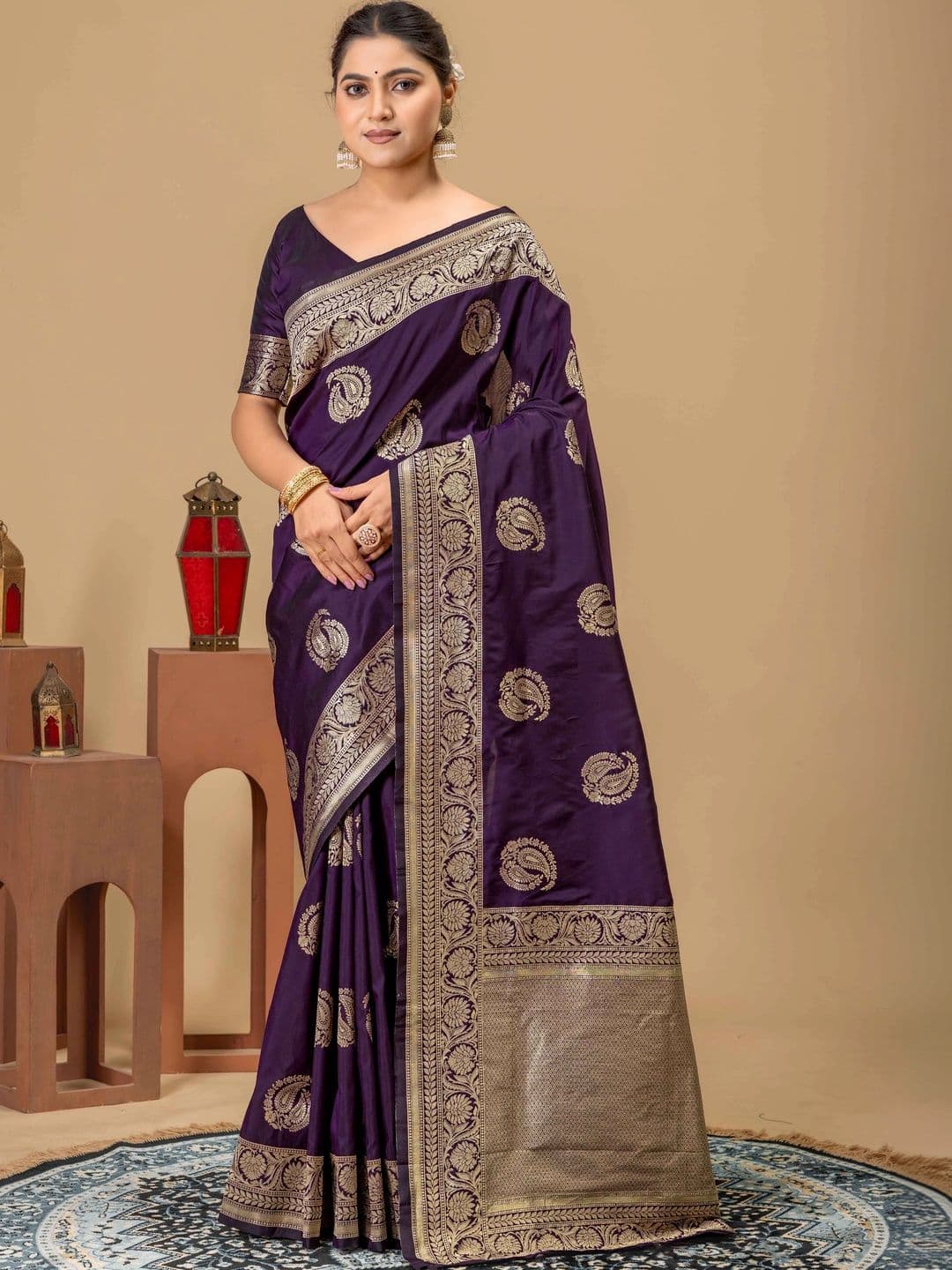 UMANTA Floral Zari Silk Blend Banarasi Saree - view 1