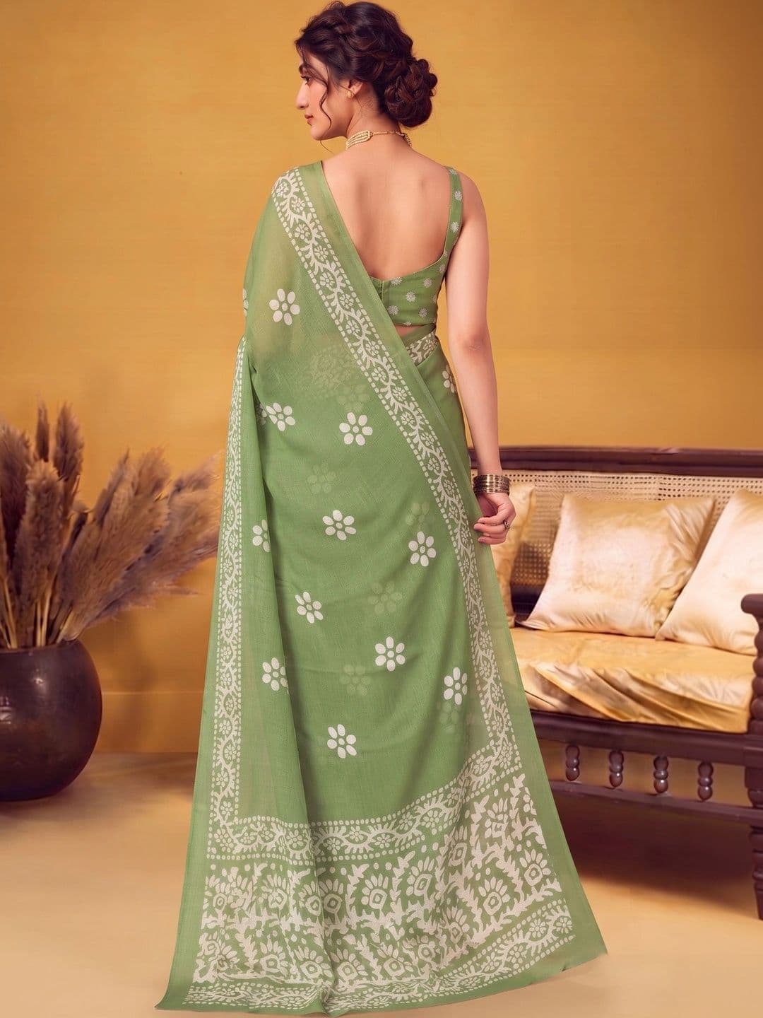 MAGNEITTA Floral Embroidered Pure Chiffon Designer Saree thumbnail 3