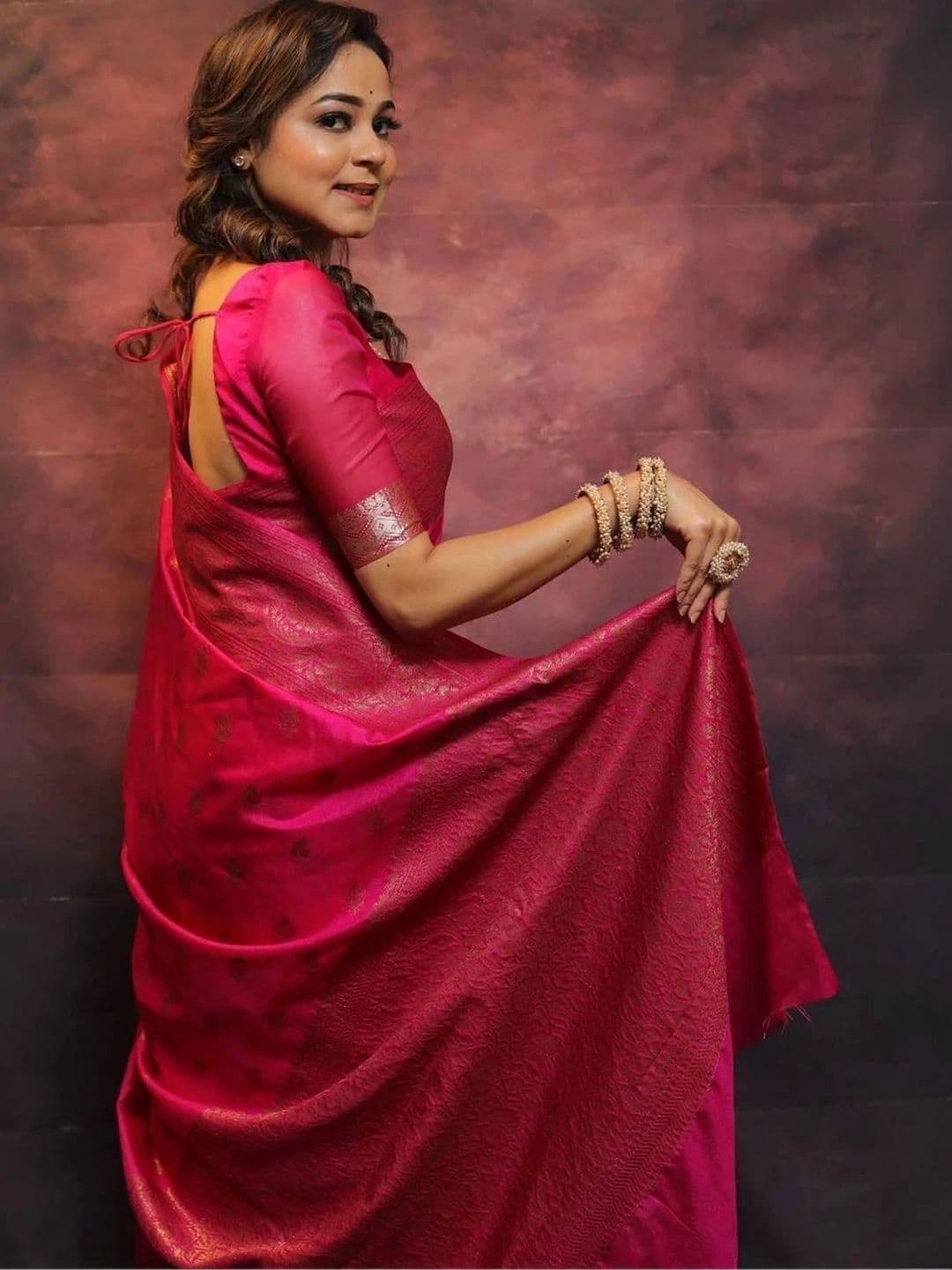 NARIVESH TRENDS Woven Design Zari Silk Cotton Saree thumbnail 2