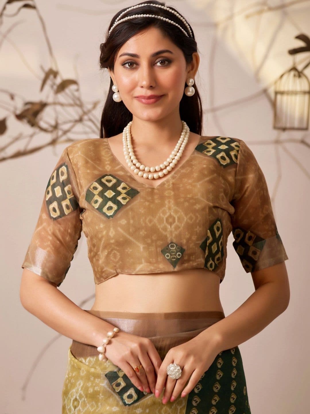 DIVASTRI Bandhani Zari Linen Blend Designer Patola Saree thumbnail 3