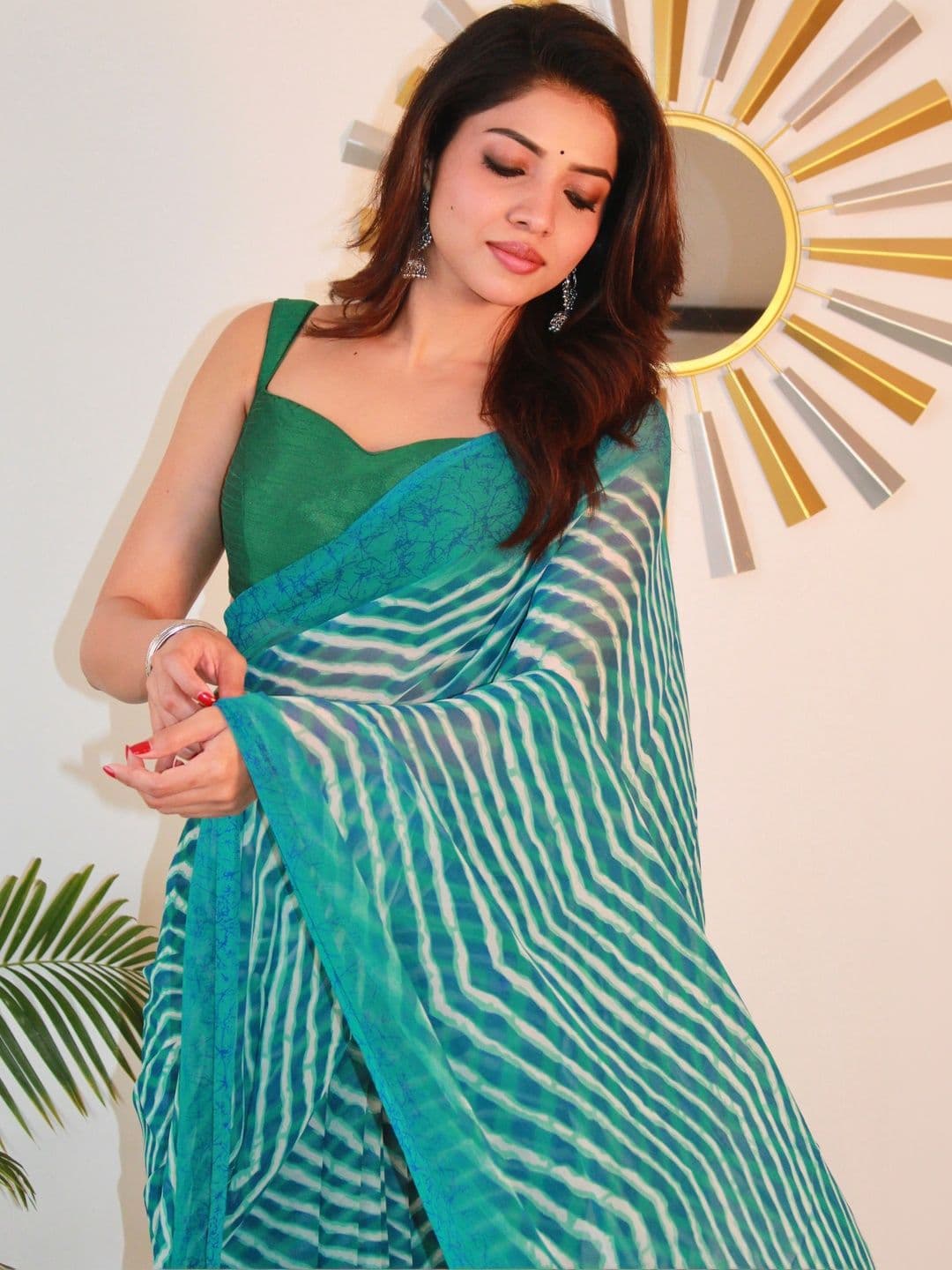 NARIVESH TRENDS Tie and Dye Poly Georgette Saree thumbnail 5