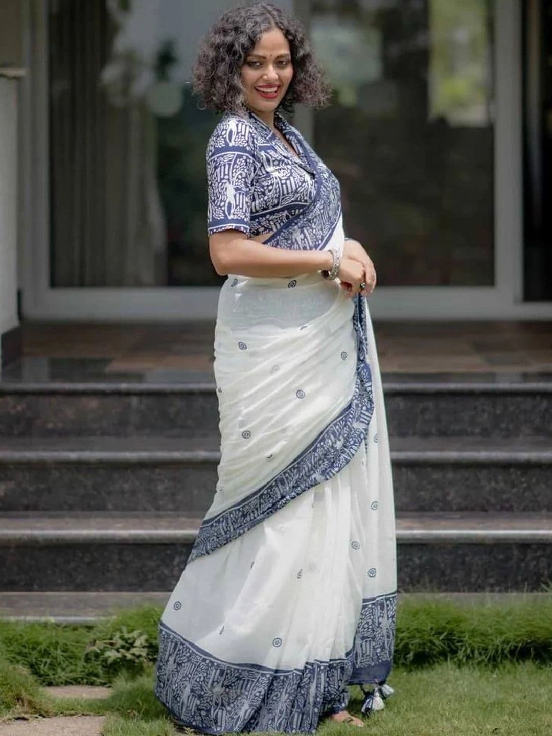 saneria silk Women Colourblocked Linen Blend Block Print Saree thumbnail 2