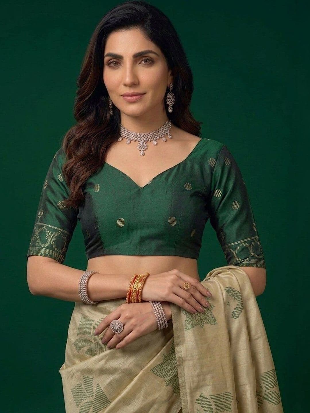 UMANTA Woven Design Zari Silk Blend Banarasi Saree thumbnail 4