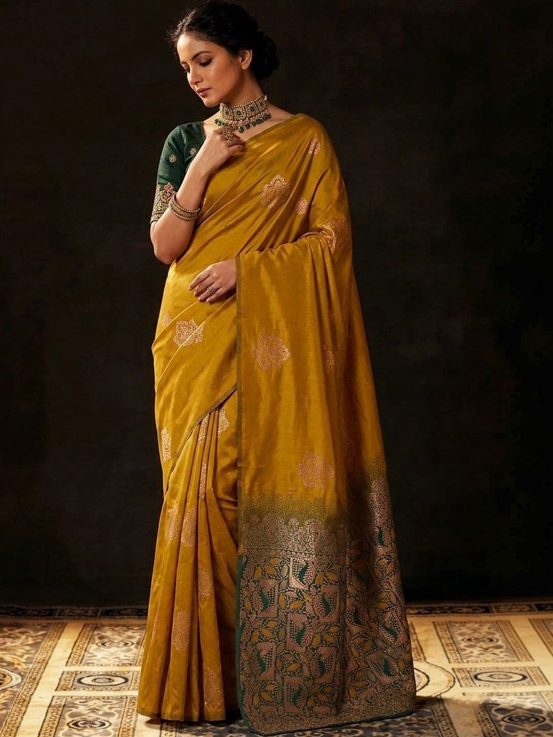 UMANTA Woven Design Zari Silk Blend Banarasi Saree thumbnail 3