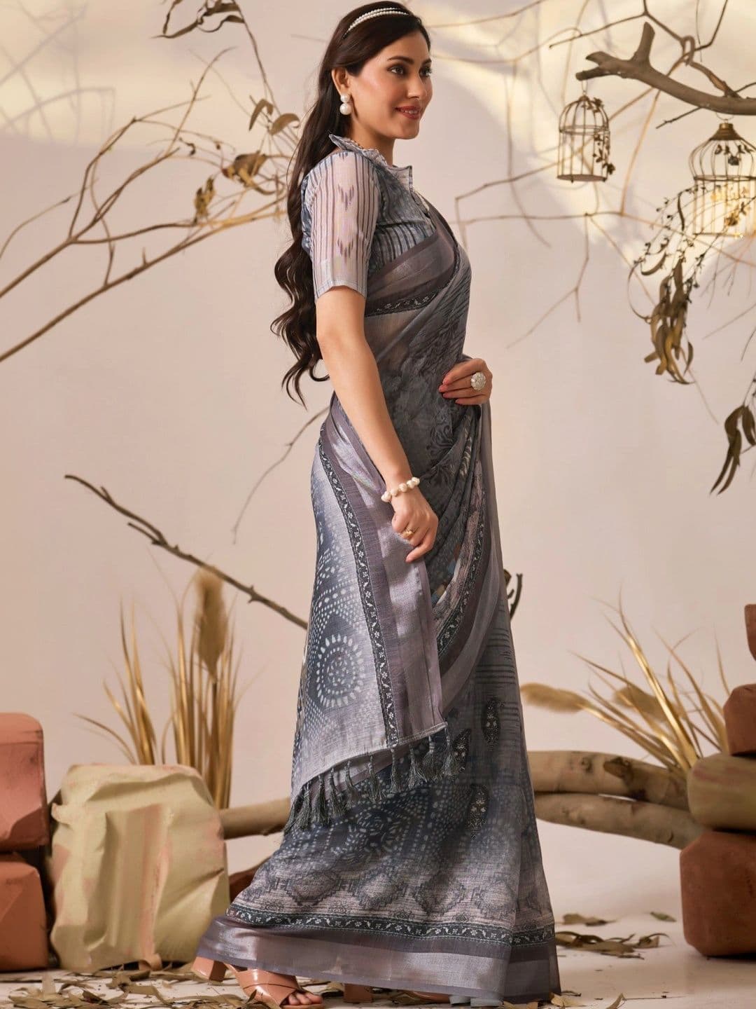 DIVASTRI Floral Zari Linen Blend Designer Patola Saree thumbnail 6