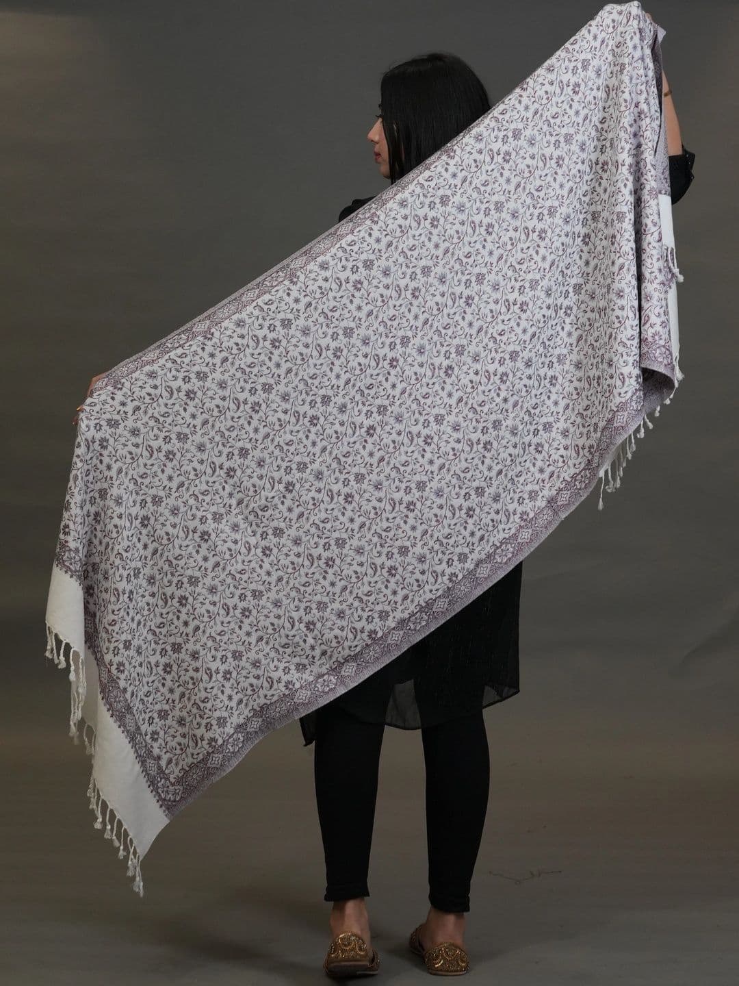 S.T. Women Ethnic Motifs Printed Acrylic Shawl thumbnail 5