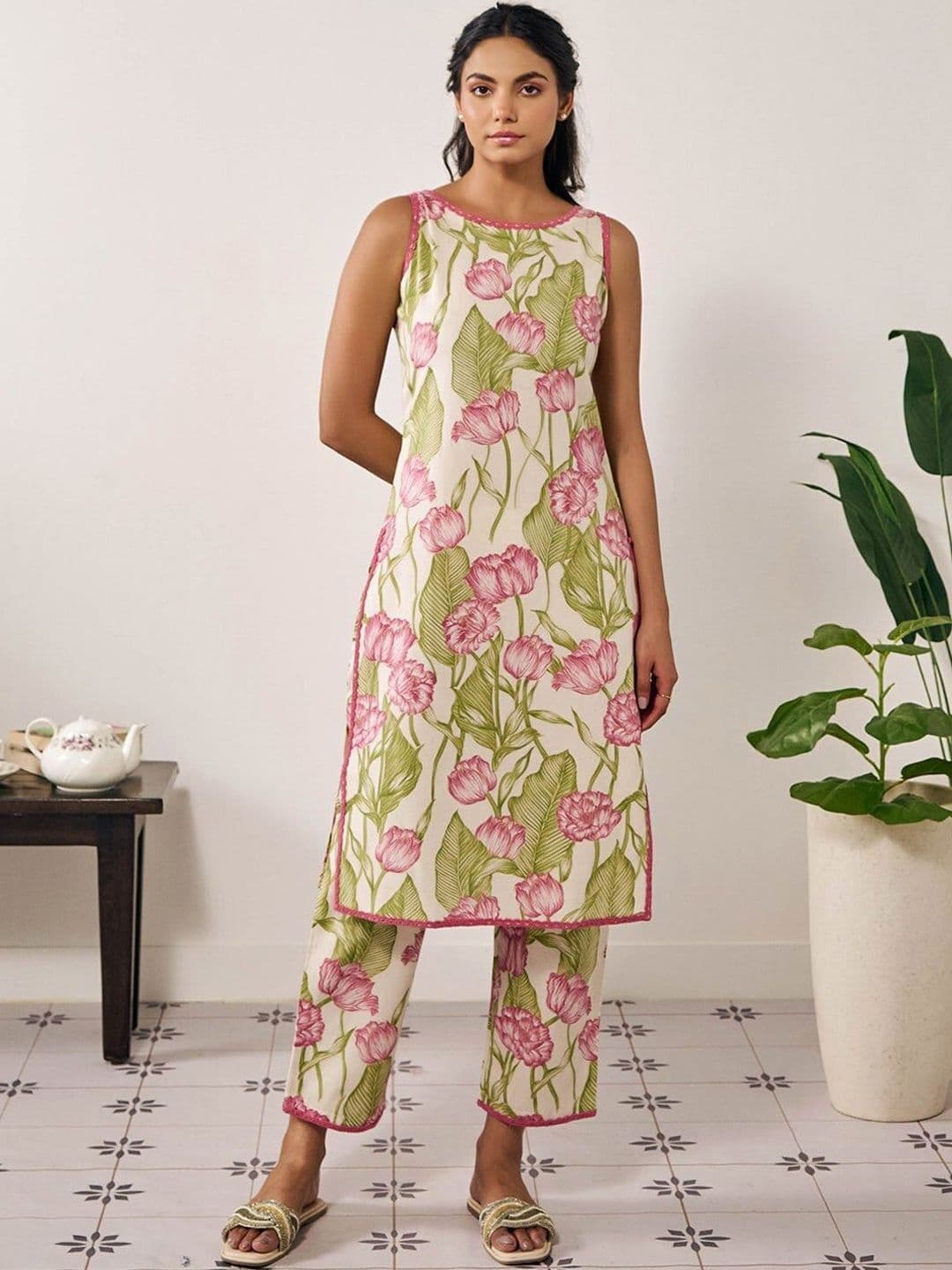BKApparels Women Floral Printed Regular Pure Cotton Kurta with Trousers thumbnail 5