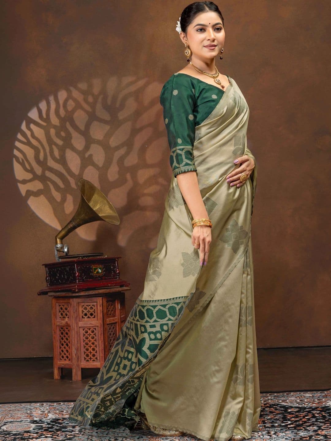 UMANTA Zari Silk Blend Banarasi Saree thumbnail 2