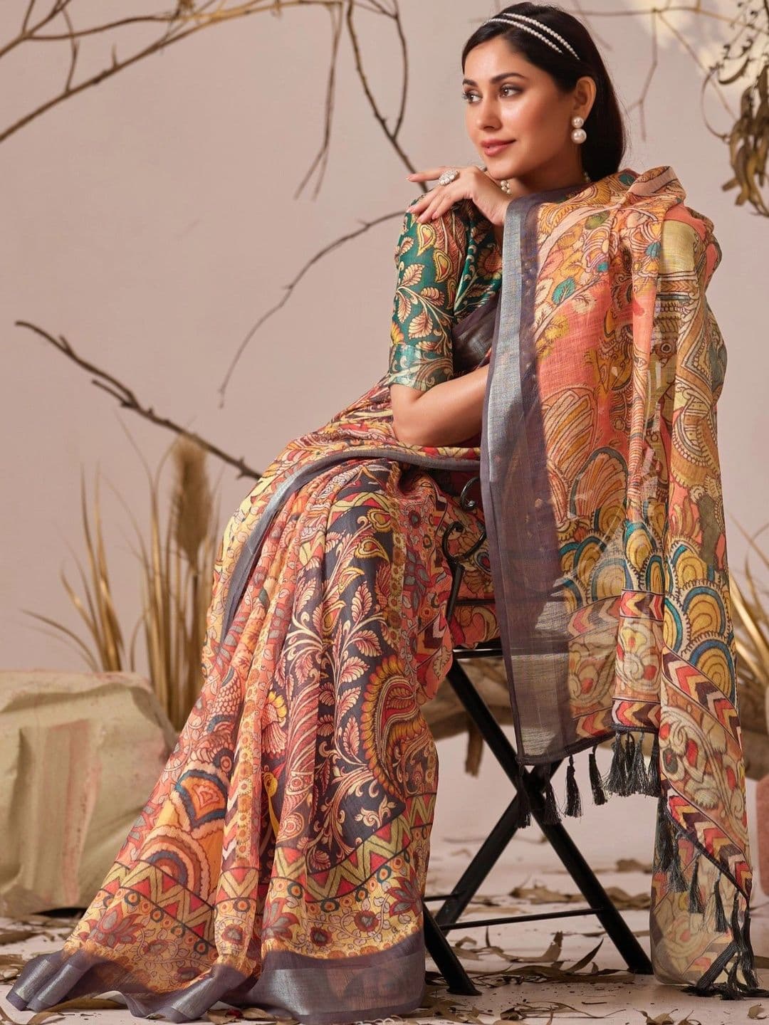 DIVASTRI Ethnic Motifs Zari Linen Blend Designer Patola Saree thumbnail 7