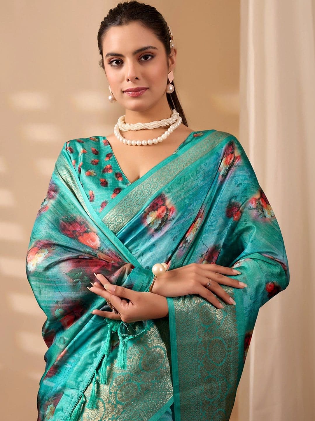 Mitera Floral Zari Silk Blend Designer Saree thumbnail 7