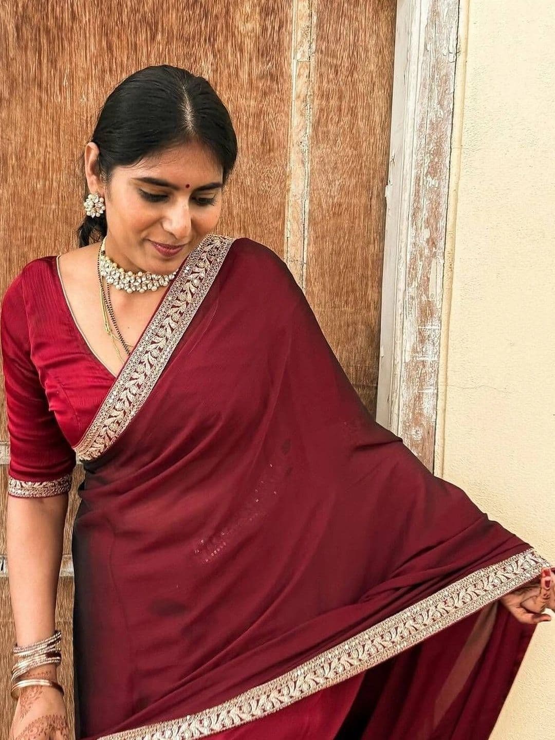 ANJAVI FASHION Zari Jute Silk Saree thumbnail 3
