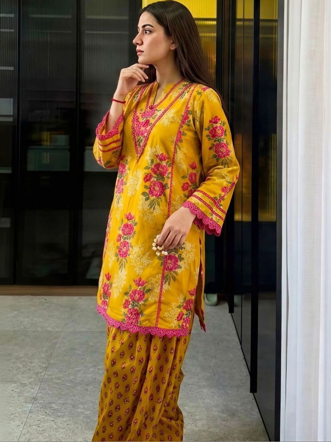 Vama Heritage Women Floral Printed Regular Silk Crepe Kurti with Patiala thumbnail 3